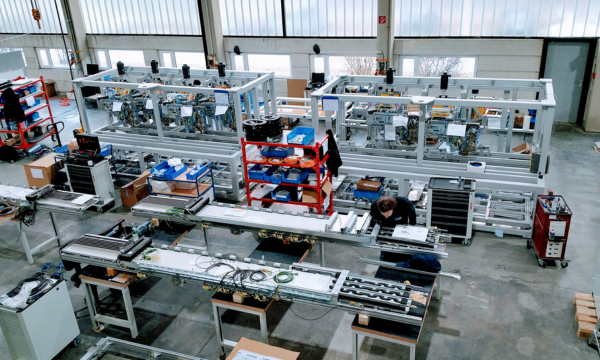 Build-to-Print Montagelinie im Sonderanlagenbau von esmo automation