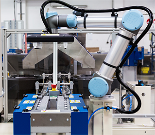  Sechs-Achs-Roboter integriert von esmo automation