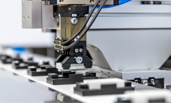 Automatisierte Montageanlage mit Handling- und Transportsystem von esmo automation