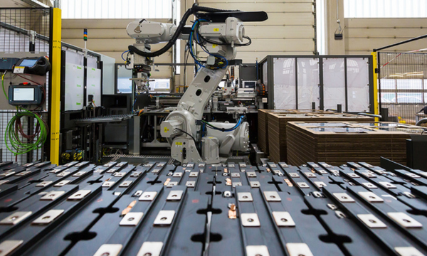Industrial automation for efficient production lines Automated production line with industrial robots