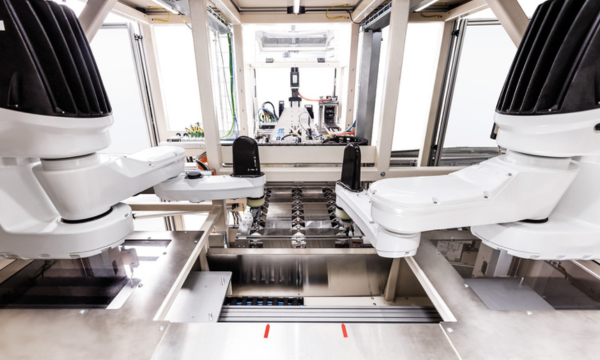 Synchronized automation for maximum efficiency Synchronized robot station for automated manufacturing processes