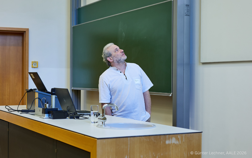 Michael Grampp, esmo automation, während seiner Präsentation zu Software- und HMI-Konzepten auf der AALE 2026.