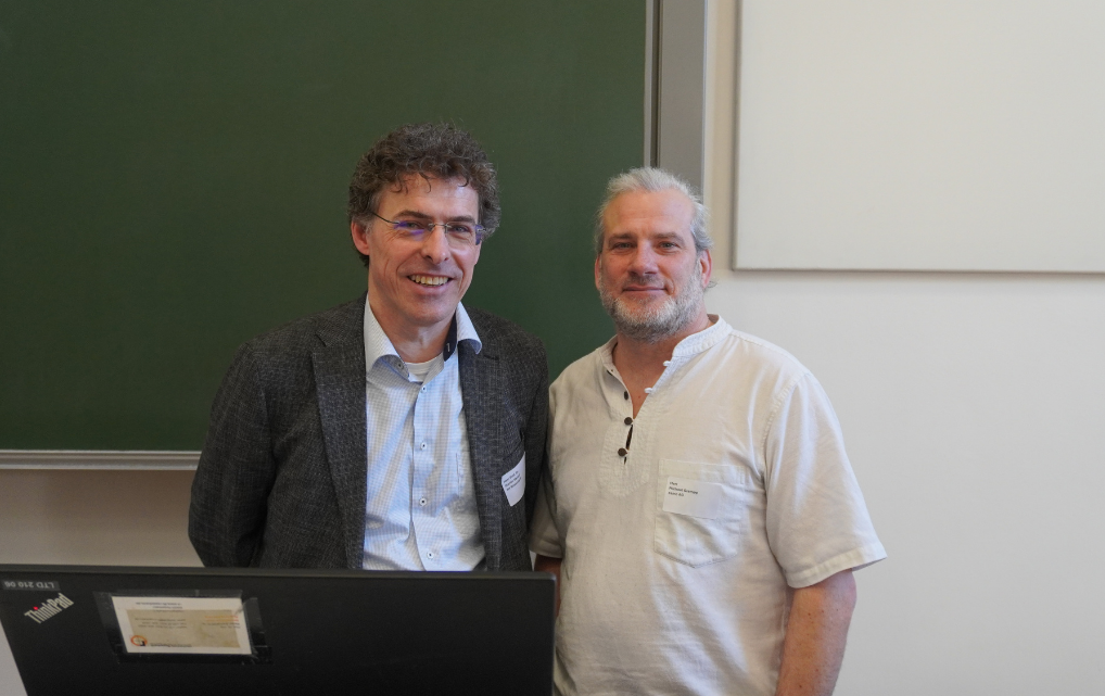 Prof. Dr. Ing. Martin Versen, Dekan der Fakultät für Ingenieurwissenschaften der TH Rosenheim, und Michael Grampp, esmo automation, auf der AALE 2026.