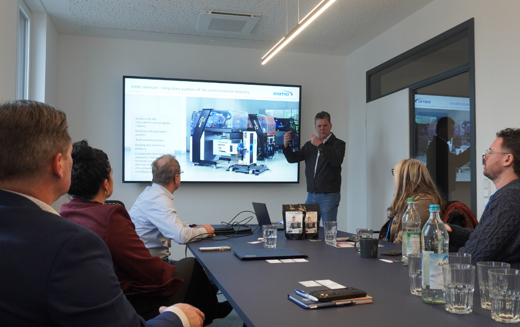 Präsentation der esmo semicon Lösungen für die Halbleiterindustrie vor der US-Delegation aus Roseville