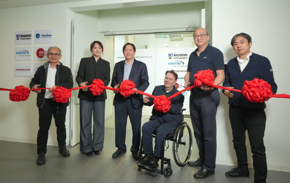 Gemeinsames Ribbon Cutting zur Eröffnung des Accuron Shared Office in Zhubei