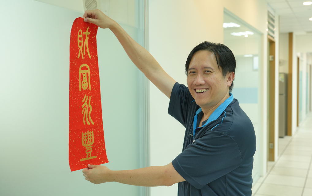 Symbolischer Moment mit traditionellem Banner zur Office-Eröffnung in Taiwan