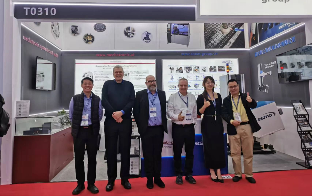 Das esmo- und mechatronic-Team am gemeinsamen Messestand T0310 auf der SEMICON China 2026 in Shanghai