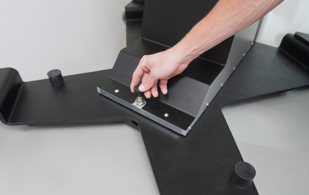 esmo x-change cart – chassis detail view with manually adjustable leveling foot