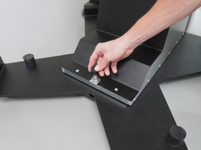 esmo x-change cart – safety hand-brake detail view on cart chassis